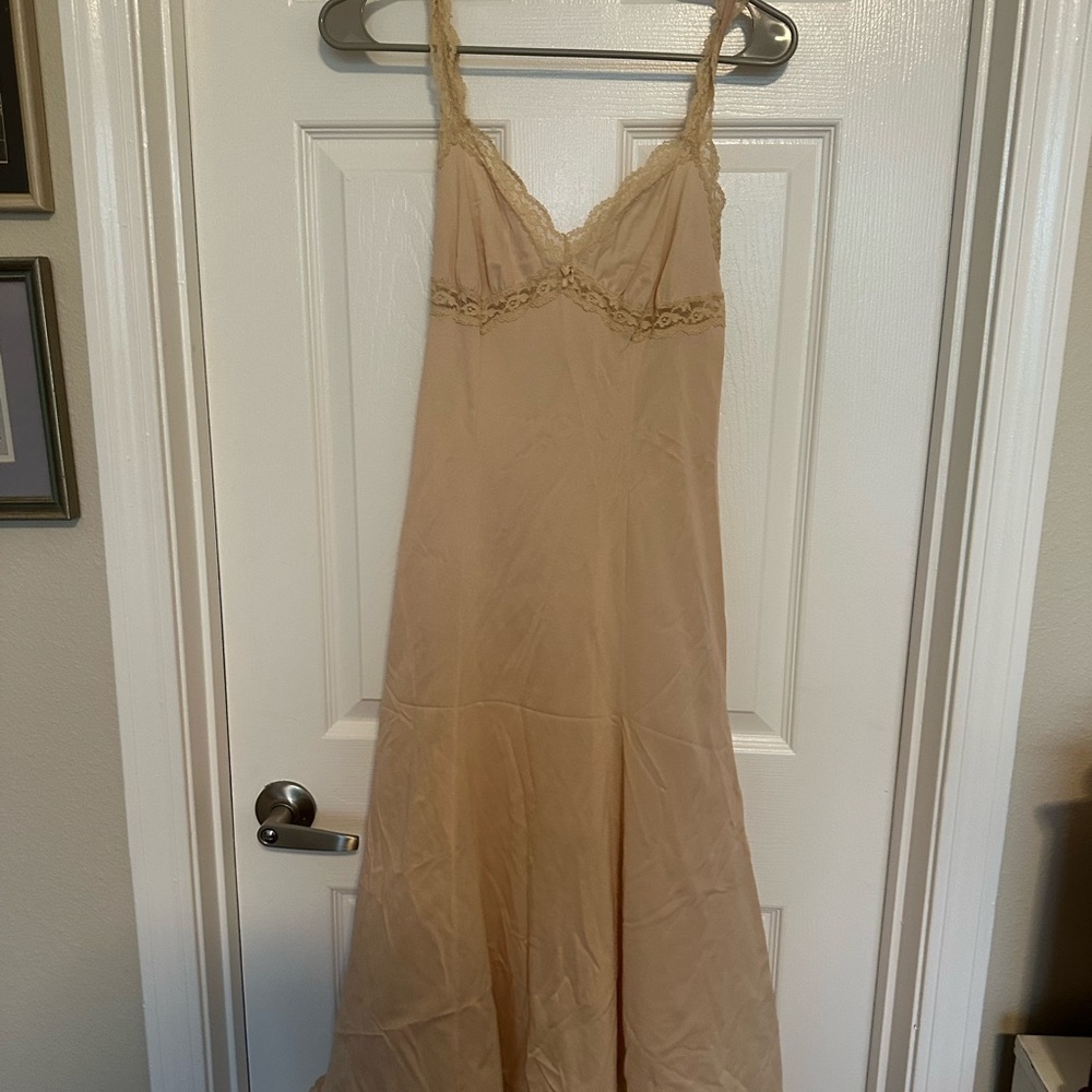 Elegant Cream Lace Trim Nightgown